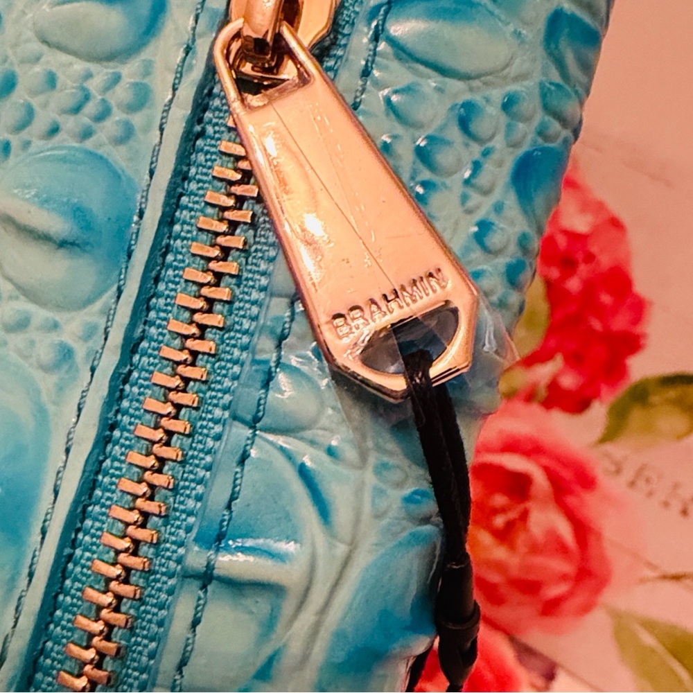NWT✨BRAHMIN TROPIC BLUE MELBOURNE🩵 ADY WALLET RARE - Picture 11 of 16